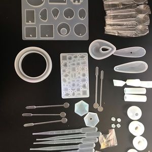 Resin Mold Kit (DOES NOT INCLUDE RESIN, ONLY INCLUDES MOLDS, SPOONS, DROPPERS)